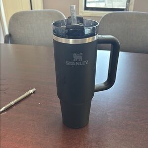 Stanley Matte Black Travel Mug with Handle 30oz